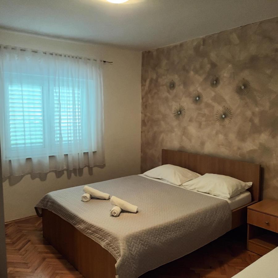 Apartments Monika Omiš Exteriör bild