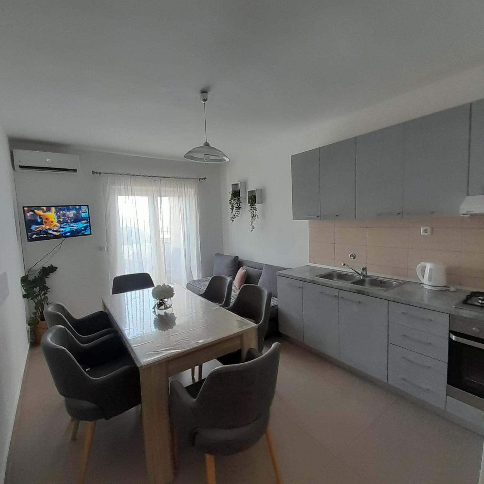 Apartments Monika Omiš Exteriör bild